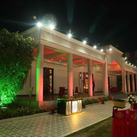 Executive Club Hotel บาแรลลี ภายนอก รูปภาพ