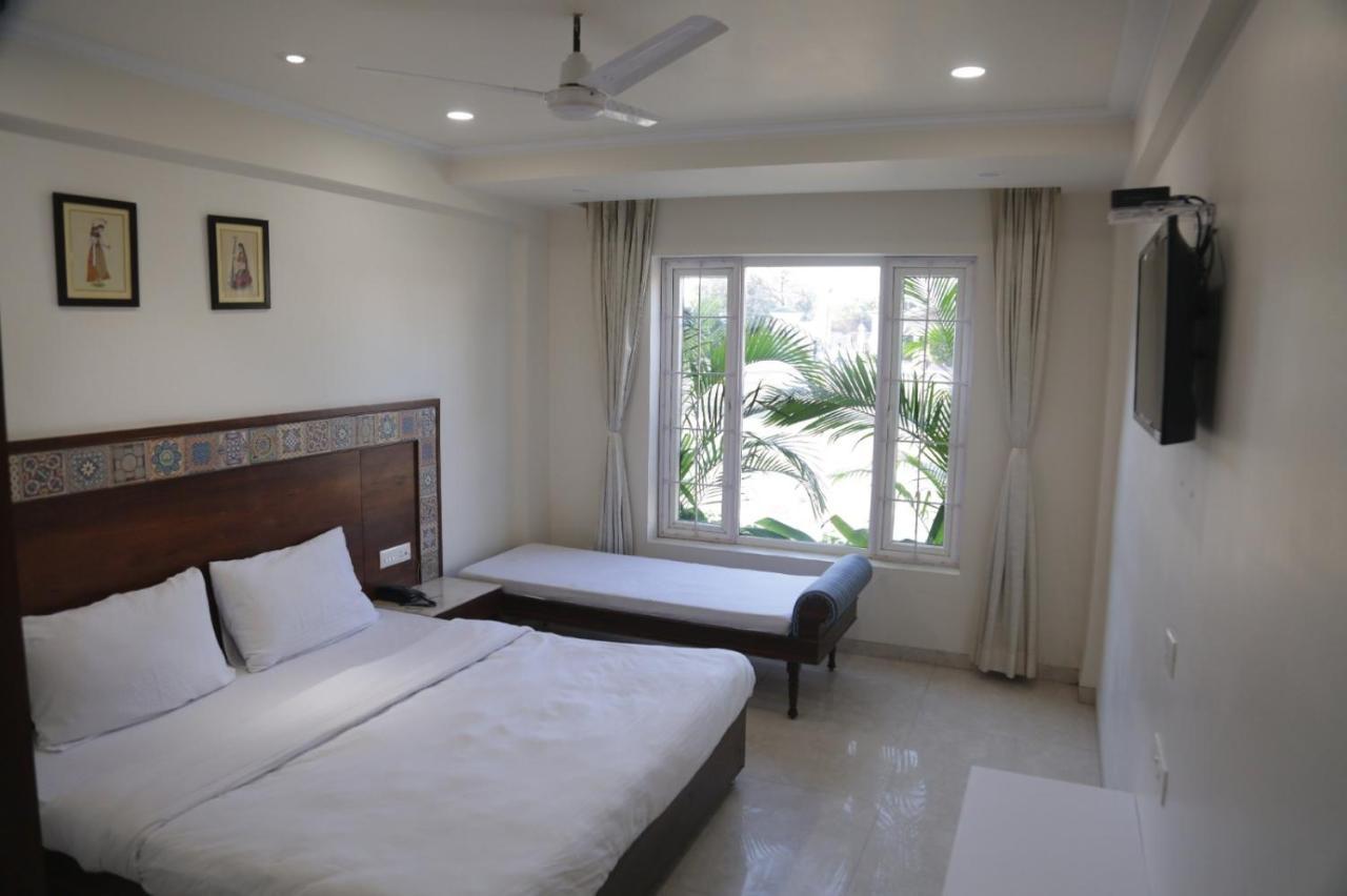 Executive Club Hotel บาแรลลี ภายนอก รูปภาพ