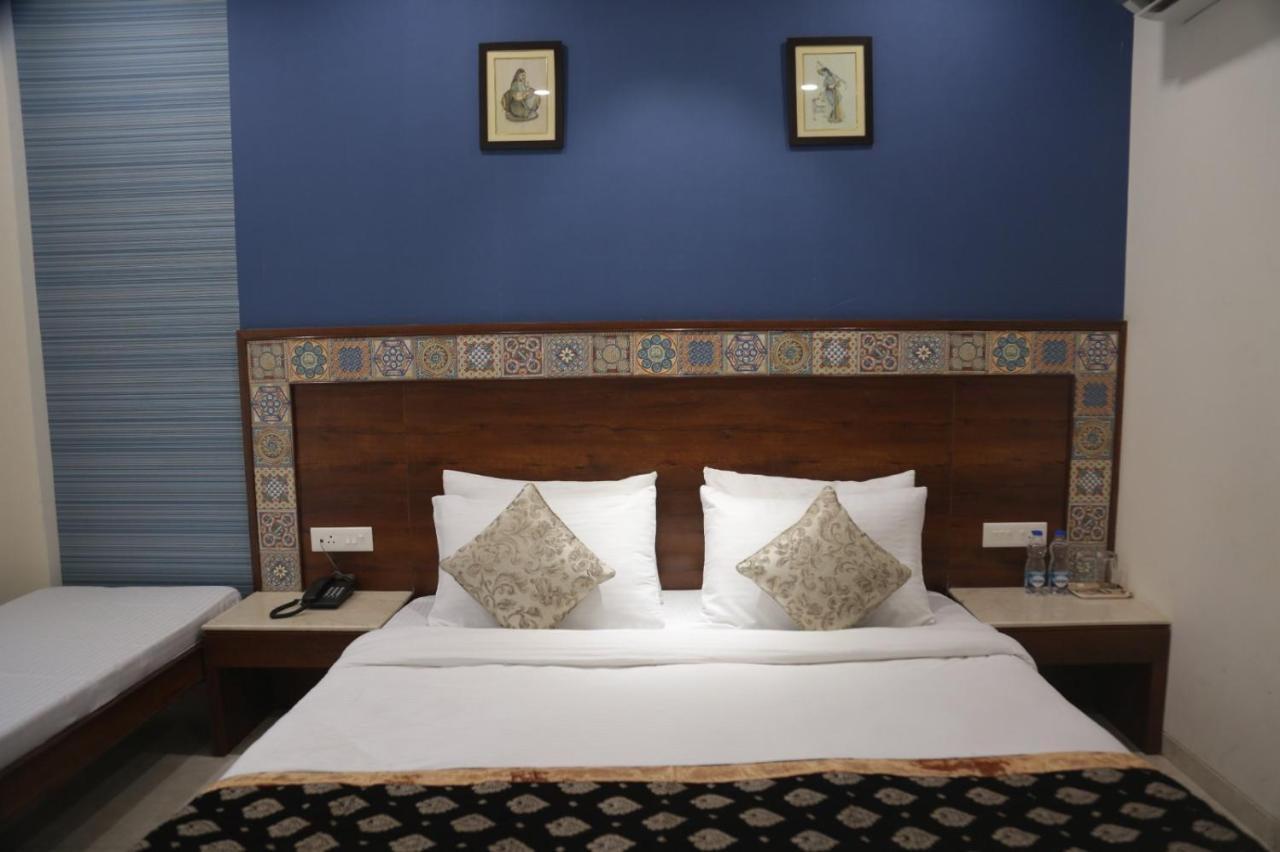 Executive Club Hotel บาแรลลี ภายนอก รูปภาพ