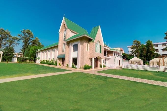 Executive Club Hotel บาแรลลี ภายนอก รูปภาพ