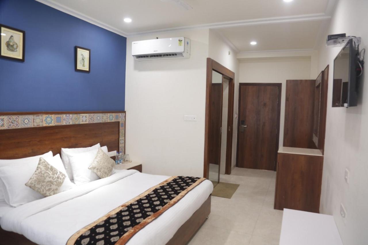 Executive Club Hotel บาแรลลี ภายนอก รูปภาพ