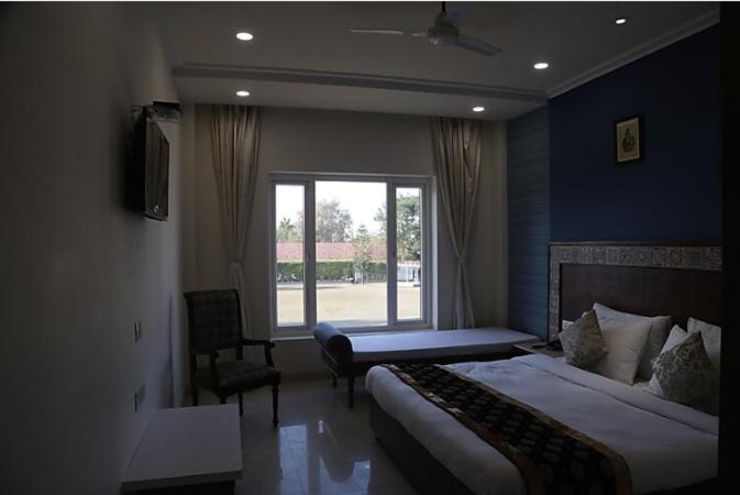 Executive Club Hotel บาแรลลี ภายนอก รูปภาพ